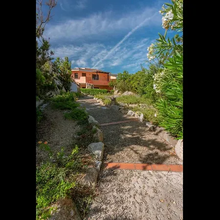 The Tranquil Village 1 Bedroom Sleeps 4 And Child Appartamento Palau