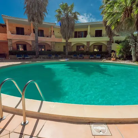 The Tranquil Village 1 Bedroom Sleeps 4 And Child Appartamento Palau